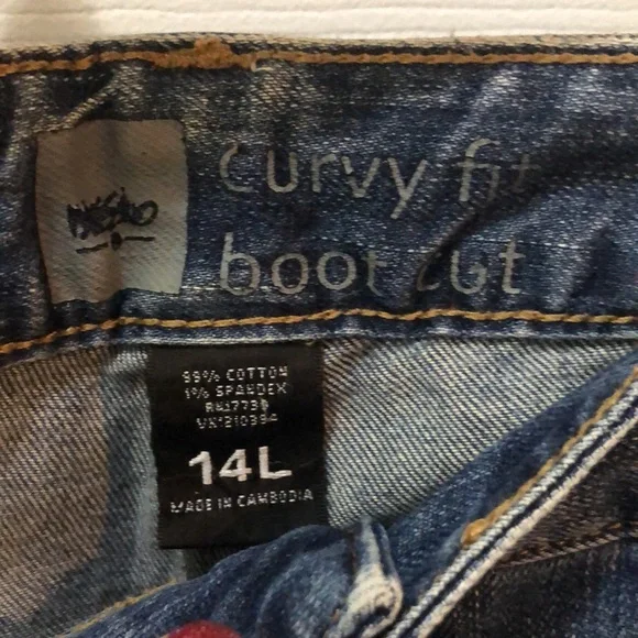 Mossimo Curvy Fit Boot Cut Jeans - Picture 7 of 10